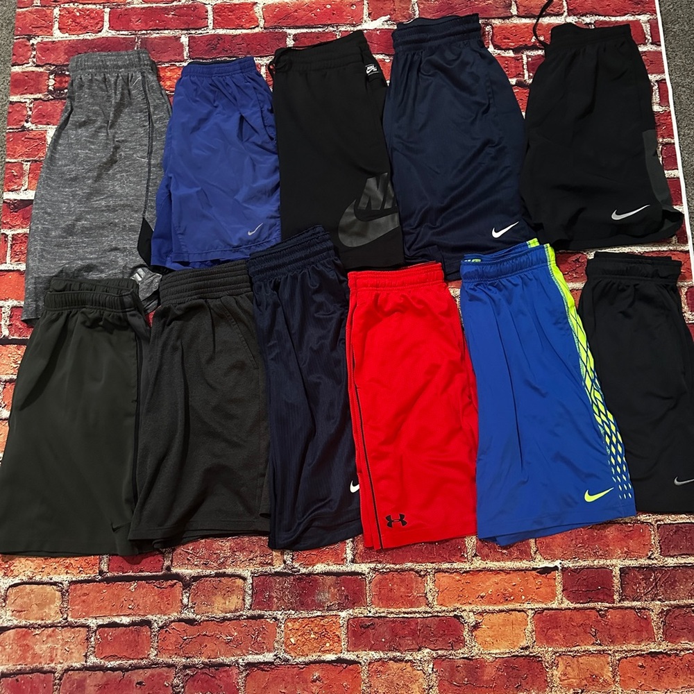 Men shorts bundle size large - image 1